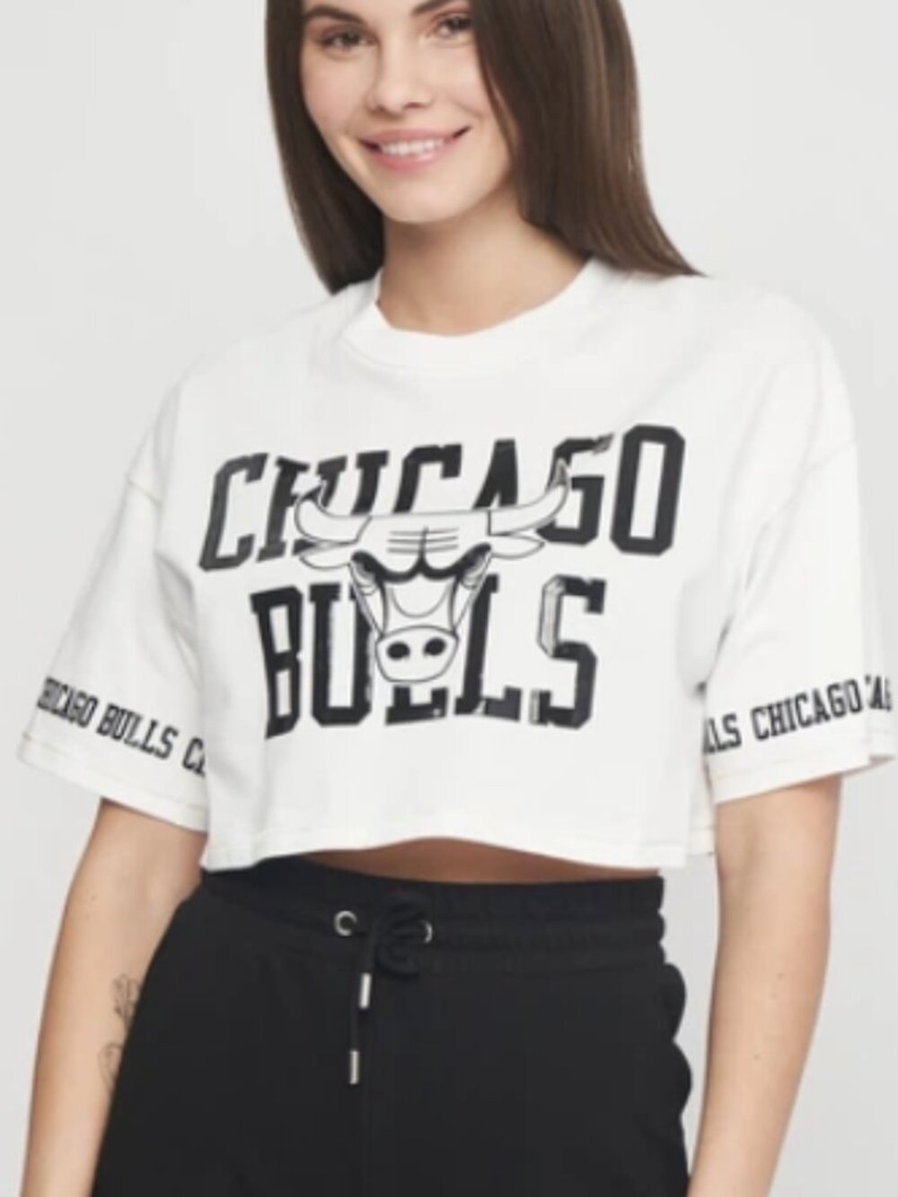 NWT Bershka Chicago Bulls Patent Rubber Logo White Black Cropped T-Shirt